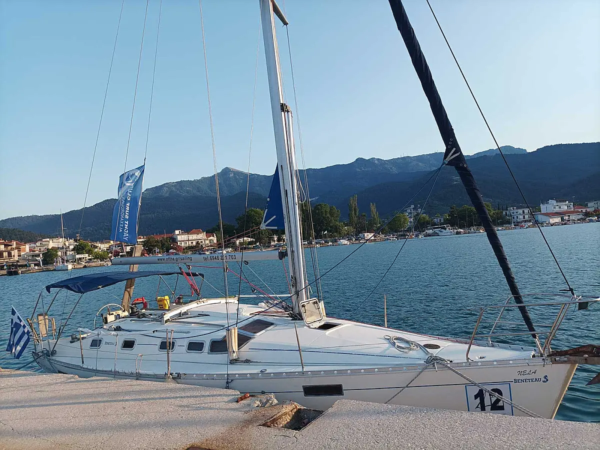 Oceanis 37
